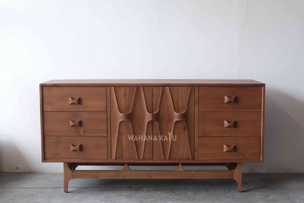 Manti Credenza